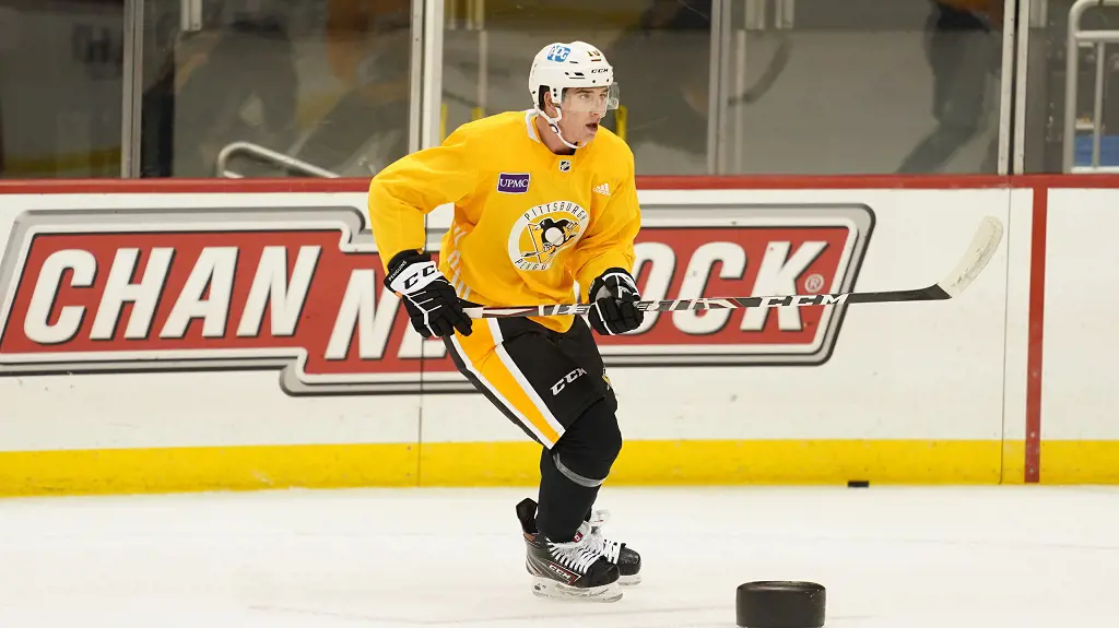 Drew O'Connor playing for the Penguins