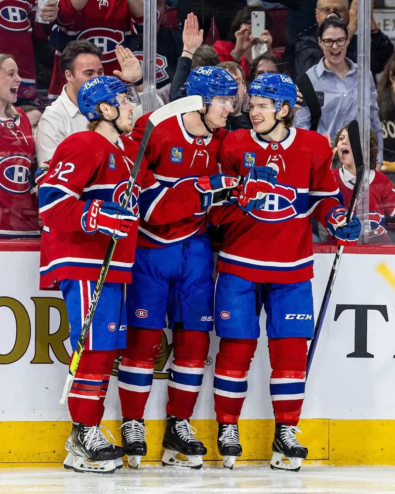 The Canadiens celebrates their first goal in the first shift of NHL season 