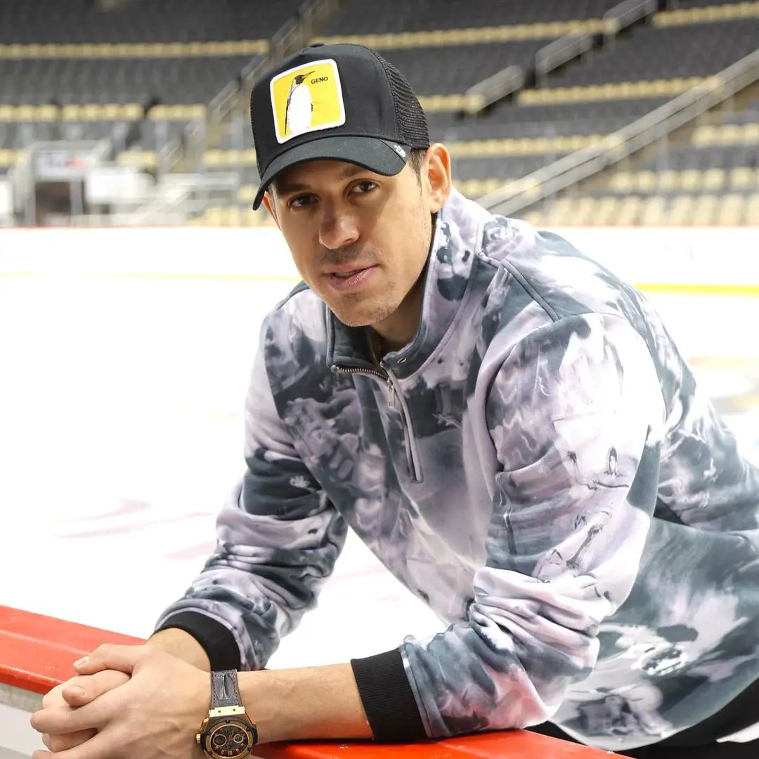 Evgeni Malkin posed with his casual attire in October 2022
