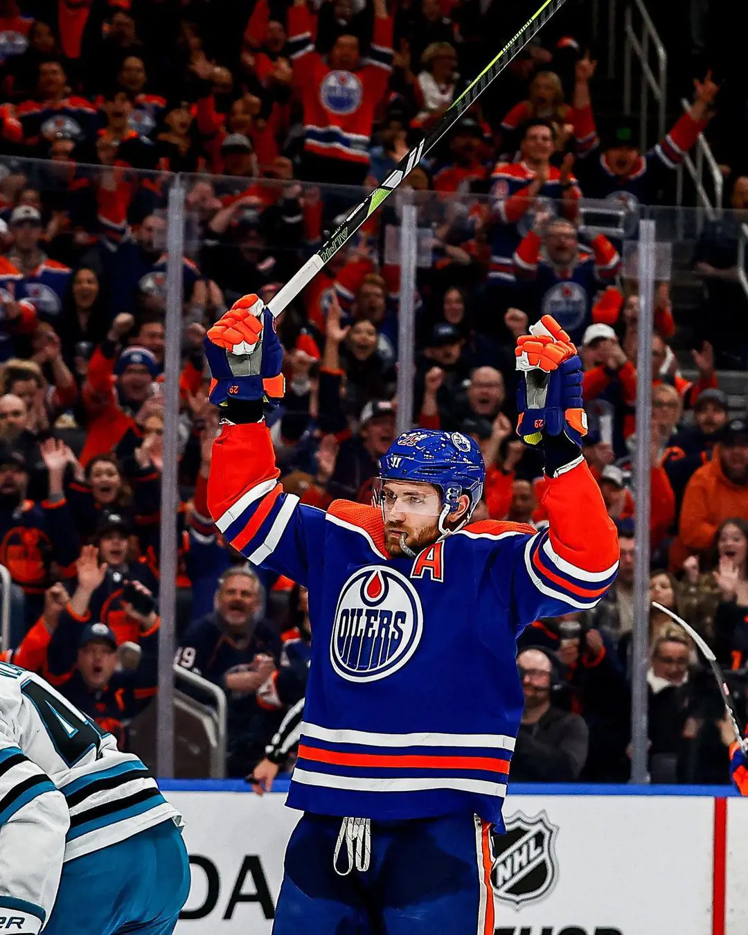Draisaitl raising his stick after a phenomenal goal in March 2023